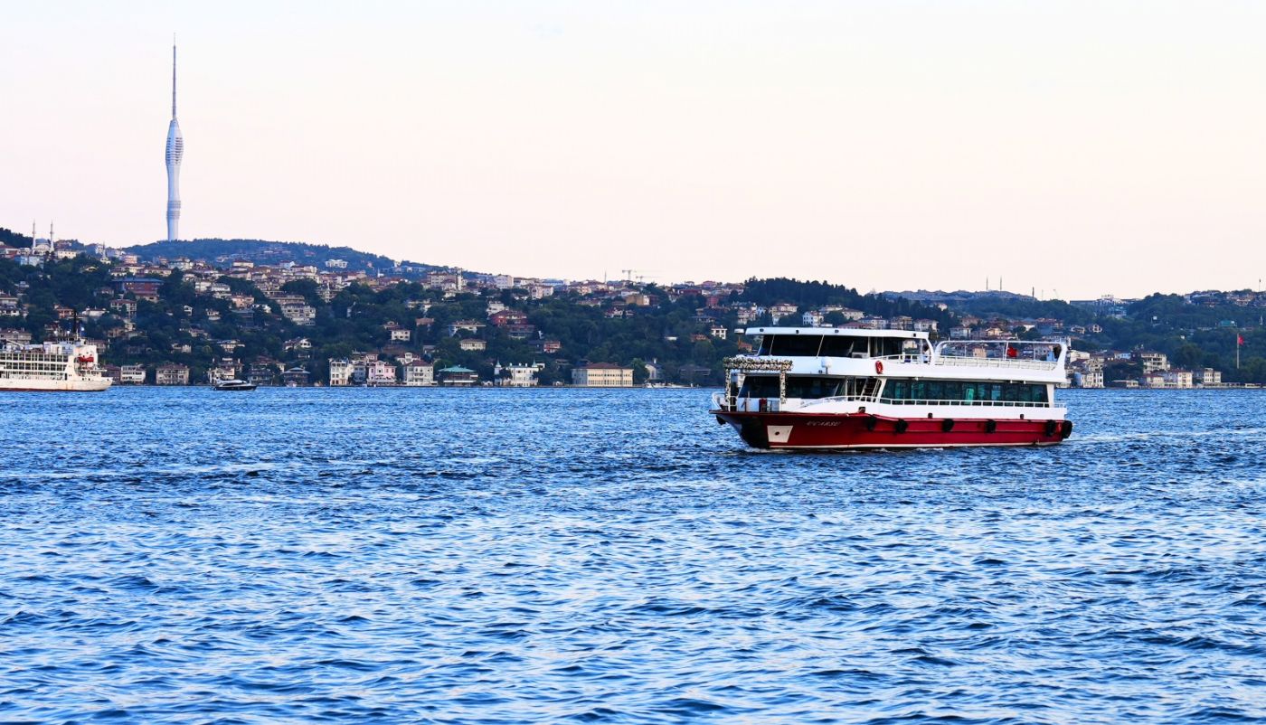 Uçarsu İle Teknede Düğün: İstanbul Boğazı’nda Rüya Gibi Bir Gün