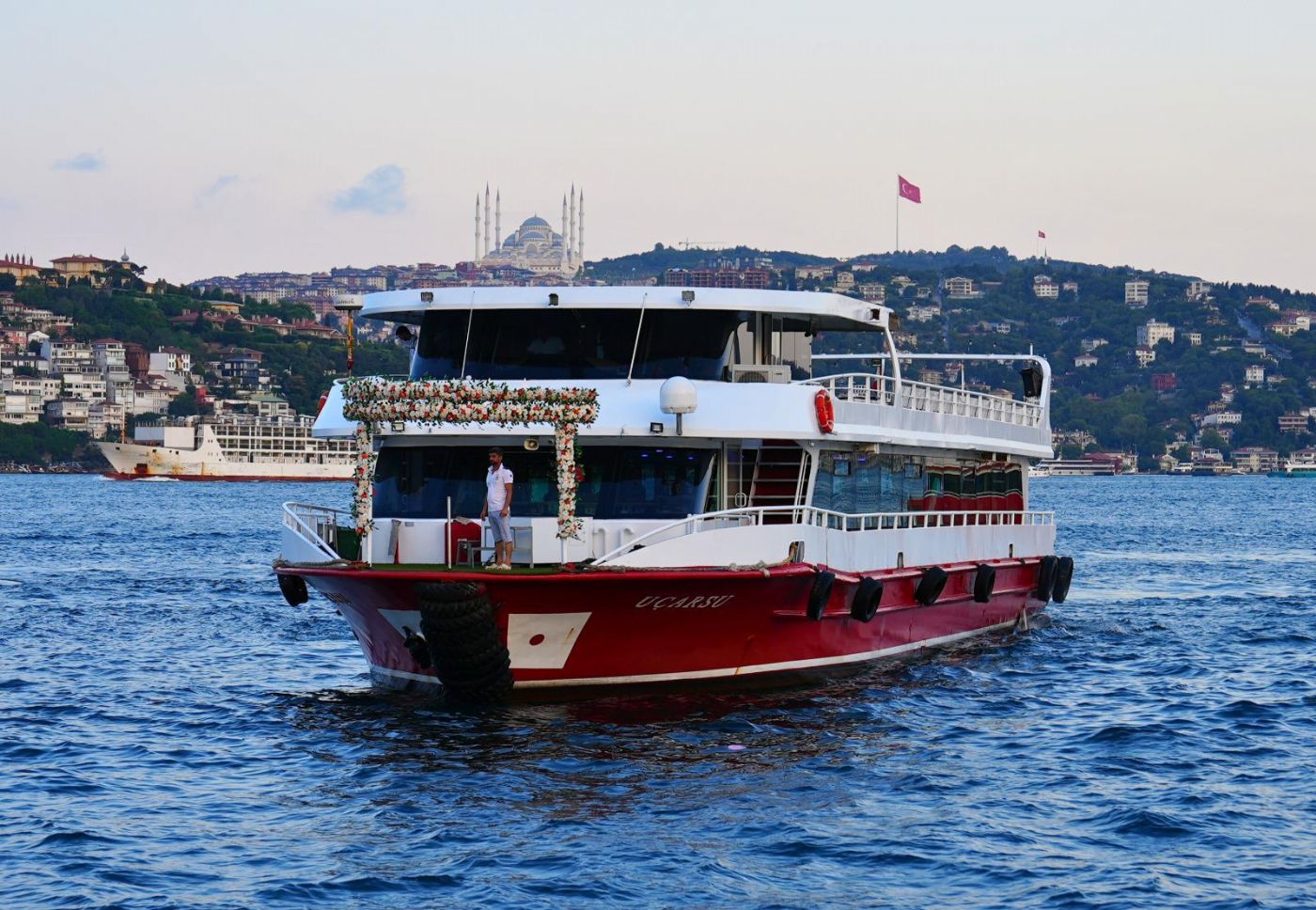 Teknede İftar 2026 | Boğaz’da Huzurlu ve Özel İftar Deneyimi – Uçarsu Tekneleri